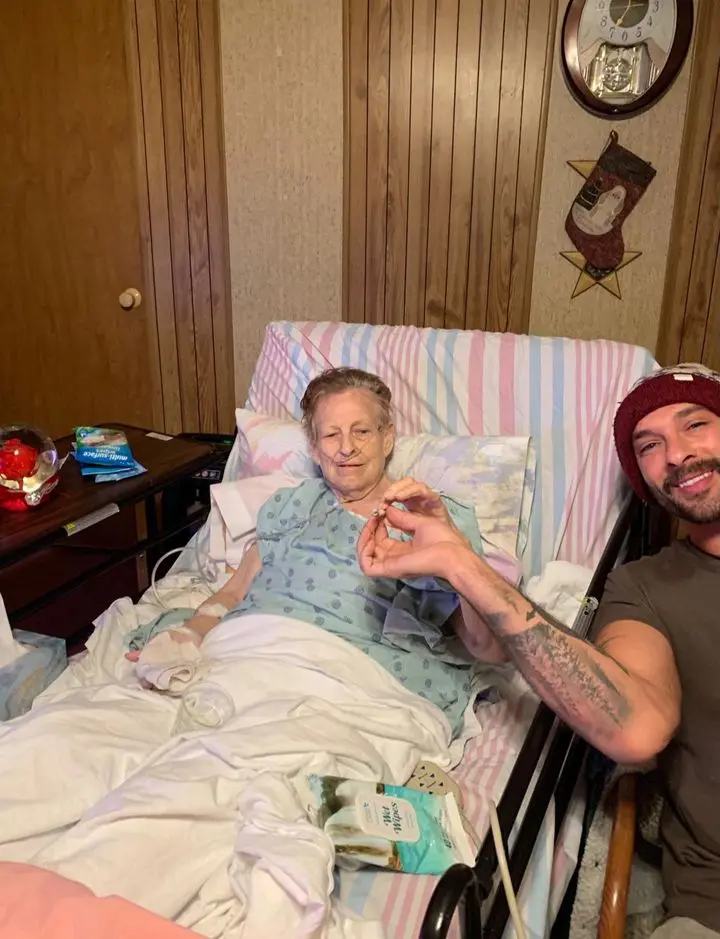 UN INSTANTE DE FELICIDAD: la historia de una abuela que pasó sus últimas horas junto a su nieto fumando “un porro”