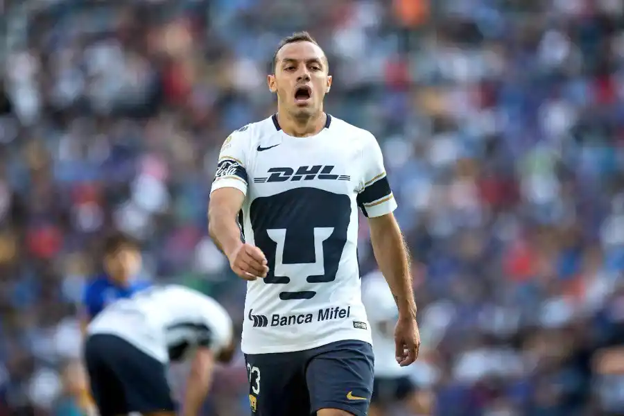 Racing se refuerza con el chileno Marcelo Díaz