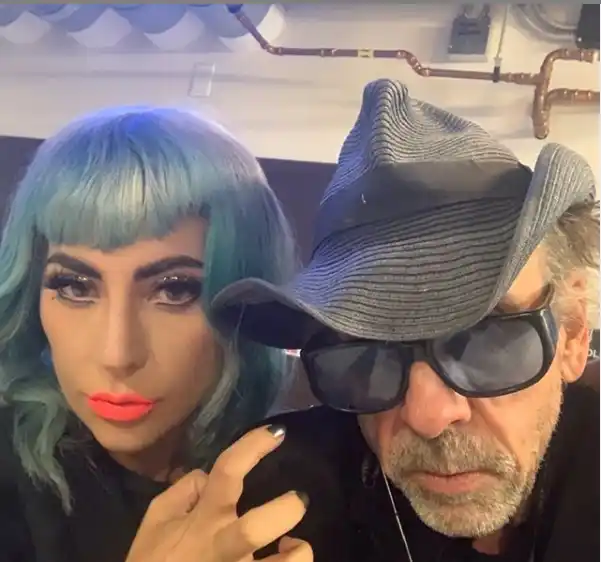 Tim Burton y Lady Gaga, ¡la invitaría a Los Locos Addams?. Foto: Instagram