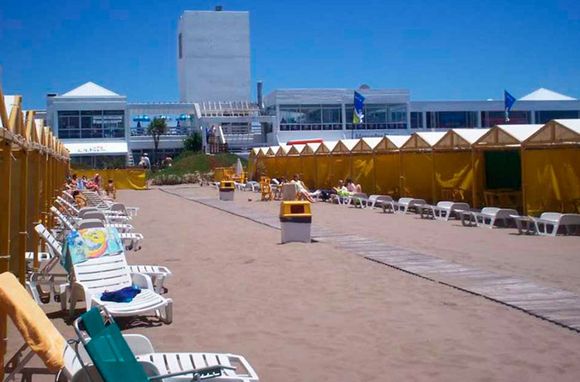 Verano 2025: ¿Cuánto sale alquilar una carpa en las playas de Mar del Plata?
