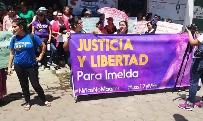 Su padrastro la violaba, quedó embarazada y ahora podría ir presa por un intento de aborto