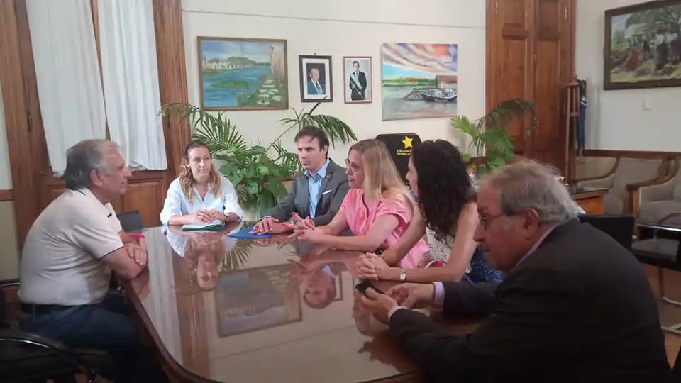 Firman acuerdo para fomentar la capacitación del personal municipal y su familia