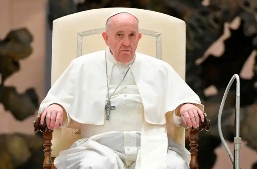 El papa Francisco pidió disculpas por no poder leer un discurso: "No estoy bien de salud"