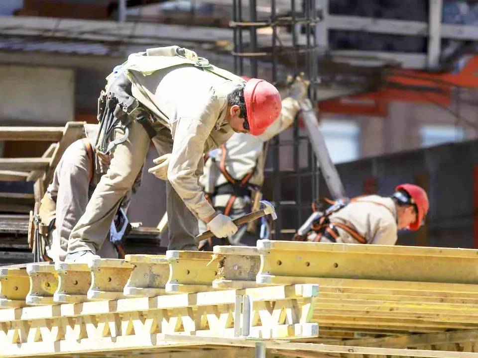 La construcción tuvo una leve mejora en agosto y cortó una racha de dos caídas consecutivas