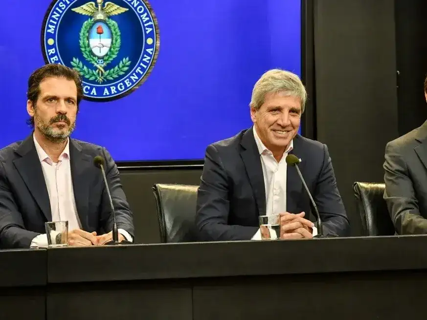El ministro de Economía encabezó el anuncio.