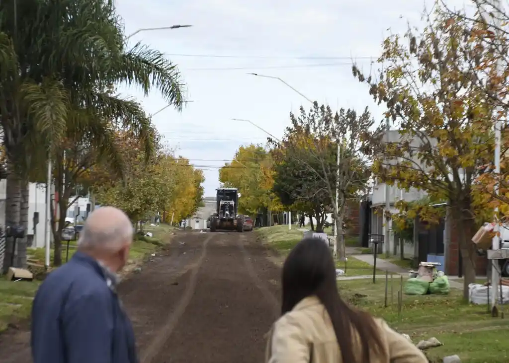 Crespo avanza con nuevas obras viales y proyecta la repavimentación de calles clave
