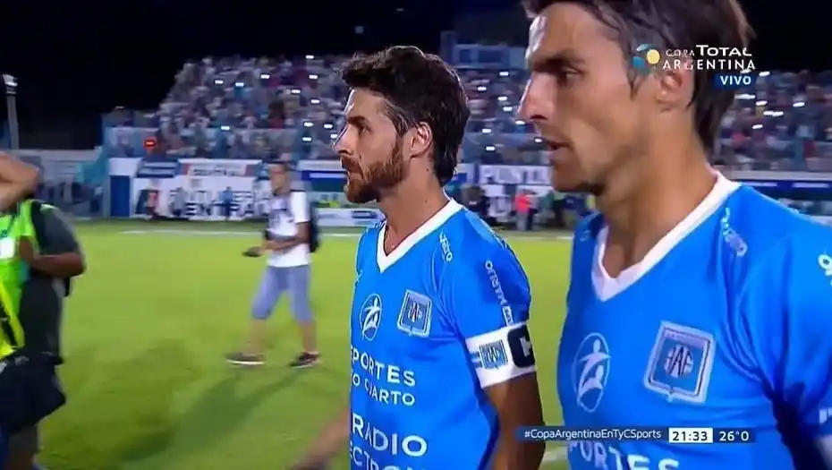 Aimar se despidió del fútbol rodeado por su gente