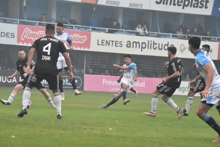 La Crema volvió a perder de local