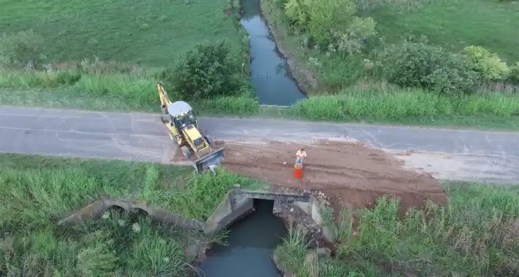 El Municipio trabaja en un puente que cedió en el camino a Obligado