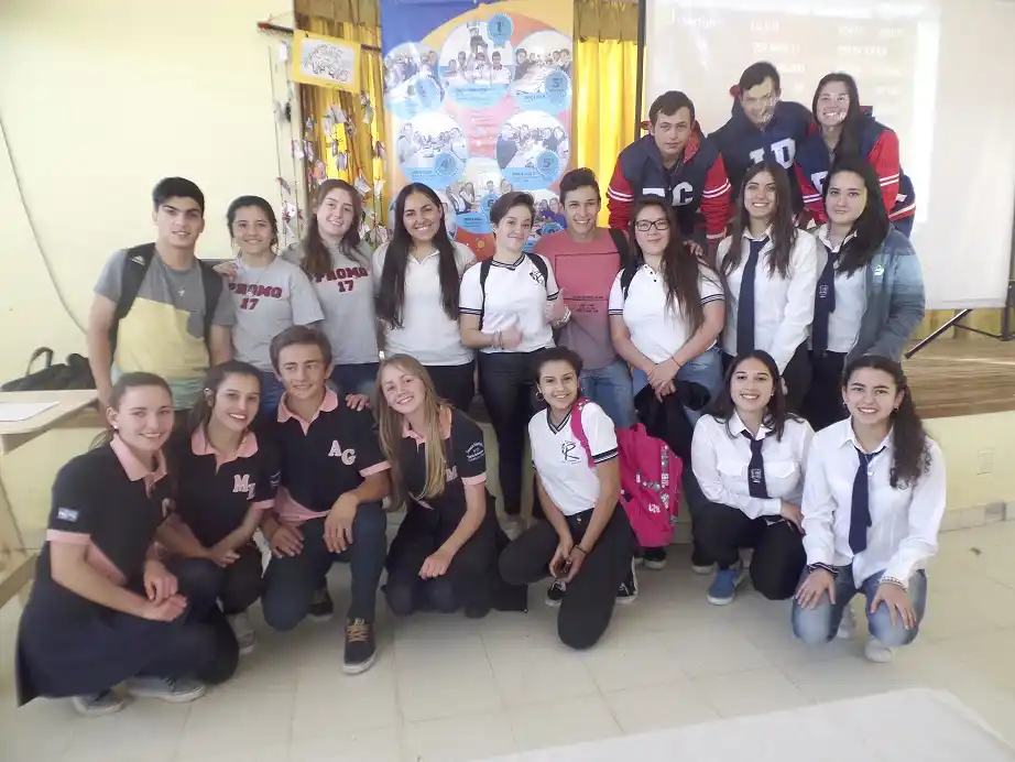 Cinco equipos que compitieron en la Escuela Secundaria Nº 60 pasaron al Nacional de Formando Emprendedores