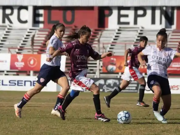 Las Leonas Julienses quedaron eliminadas tras empatar con Unión en Santa Fe.Foto:LRF