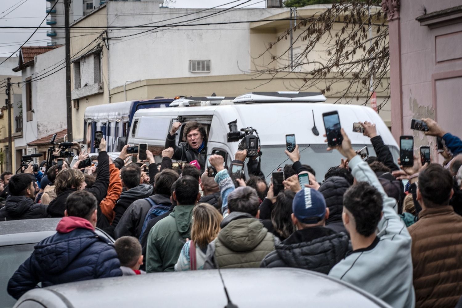 Elecciones 2023: Comenzó el "tour de la libertad" de Milei recorriendo la segunda sección bonaerense