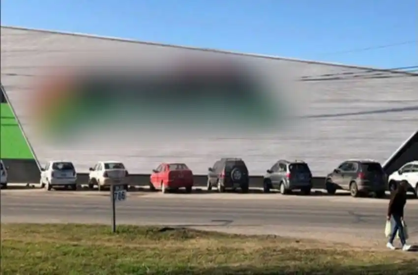 Robaron 800 mil pesos a dos empleadas de un supermercado y huyeron en moto