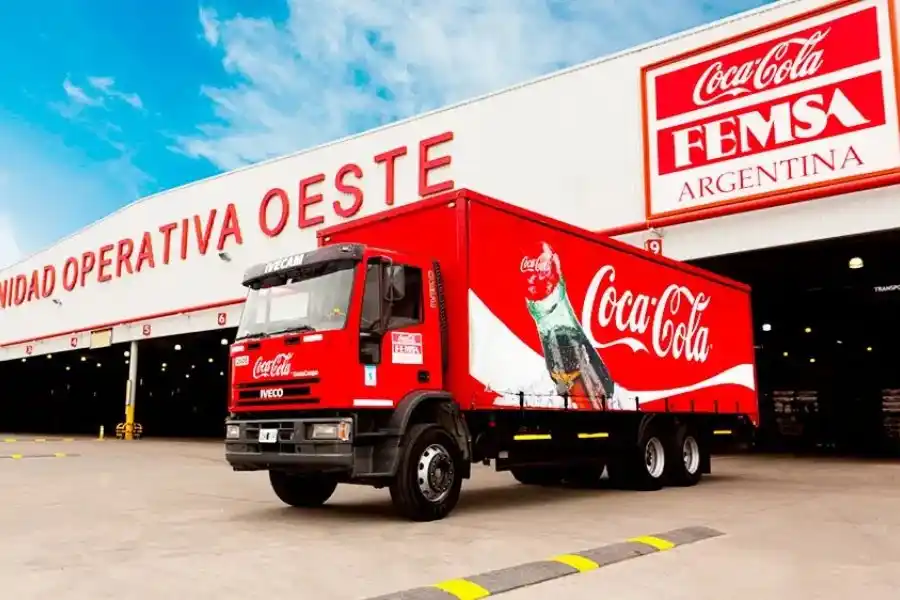 Coca Cola está ofreciendo trabajos en el país para personas con y sin experiencia: ¿cuáles son y dónde anotarse?