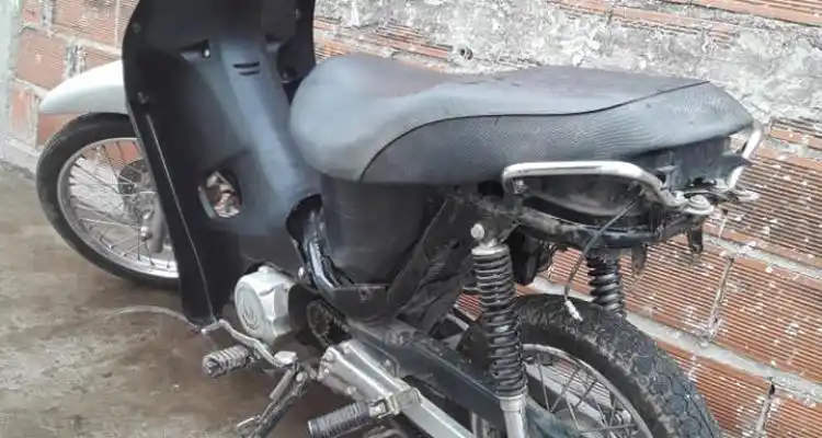 Le robaron la moto por segunda vez y volvió a recuperarla