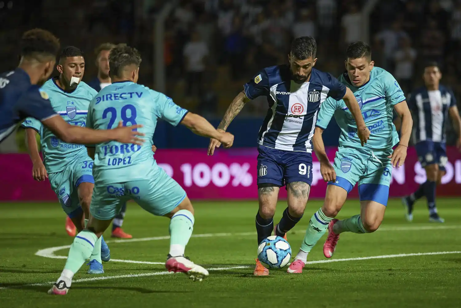 Maniobra Santos, entre López y Badaloni.