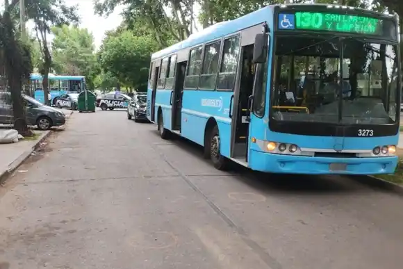 Disparos en zona sur: una policía que viajaba en colectivo intervino en un robo con su arma reglamentaria