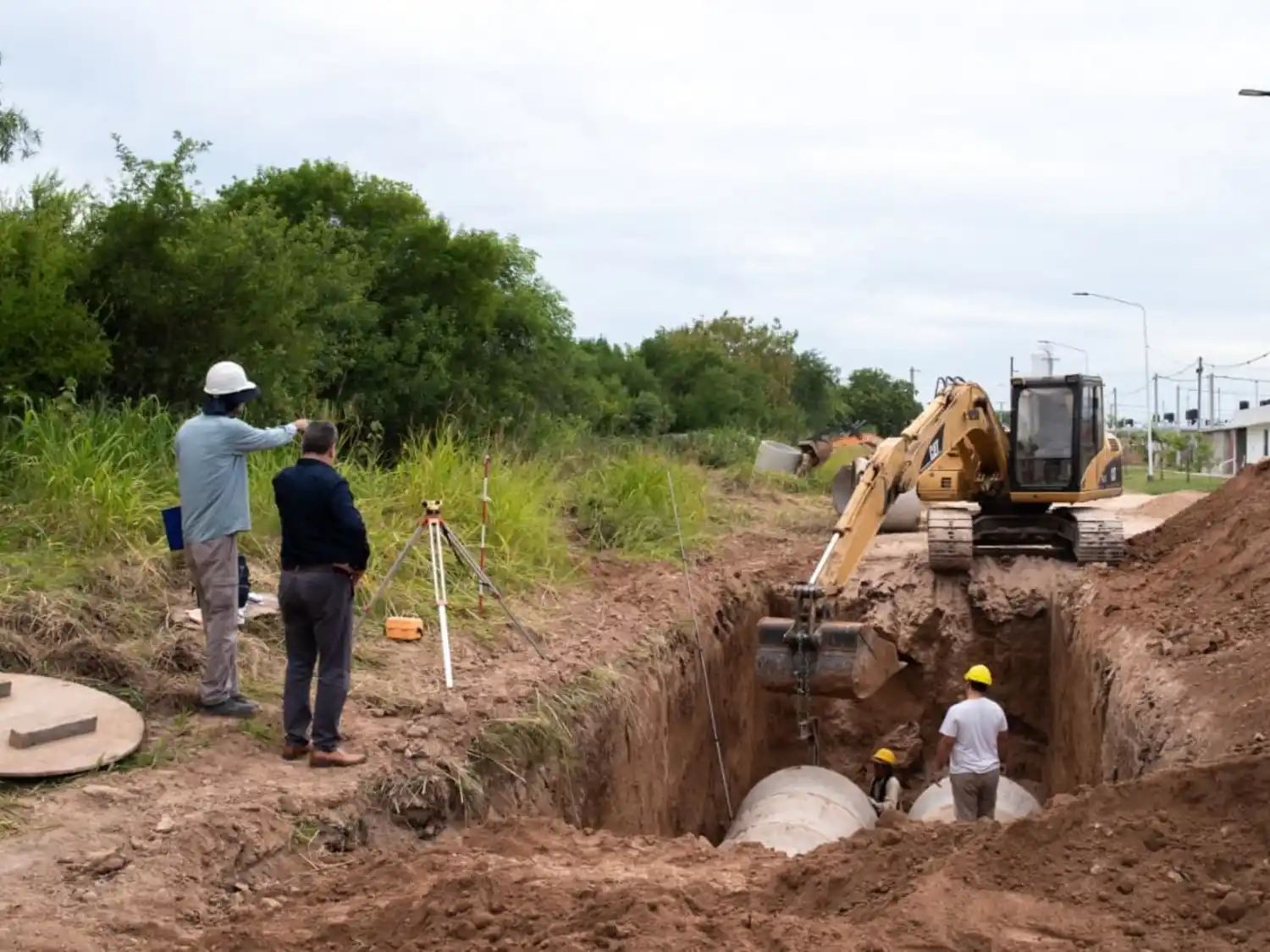 Autoridades del IAPV recorrieron obras de infraestructura en el barrio Humedales del Oeste