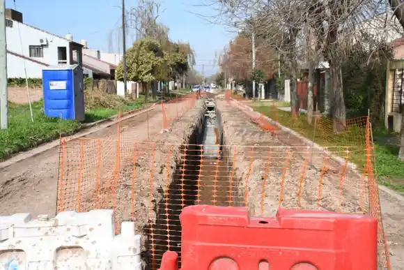 Ejecutan la etapa final del pluvioducto en el barrio Escribano