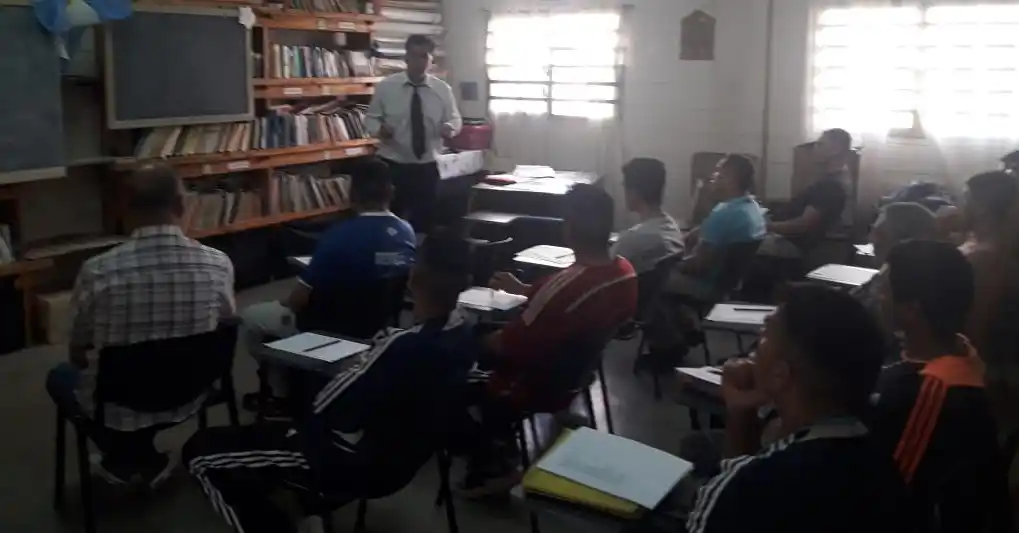 Taller de lectura y escritura en la Unidad 38
