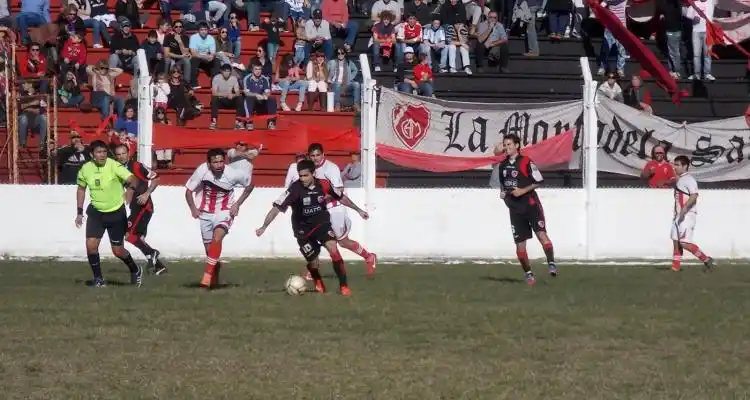Fútbol: Se juega la primera final del Preparación