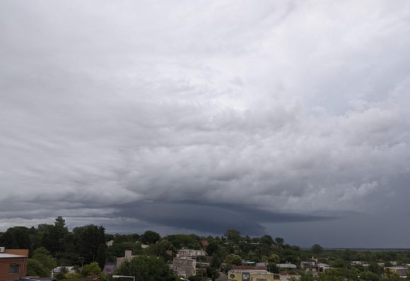 Nochebuena: el domingo empezó con lluvia y rige alerta meteorológica en San Pedro