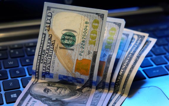 Dólar turista: AFIP subió a 45% la percepción por Ganancias y Bienes Personales