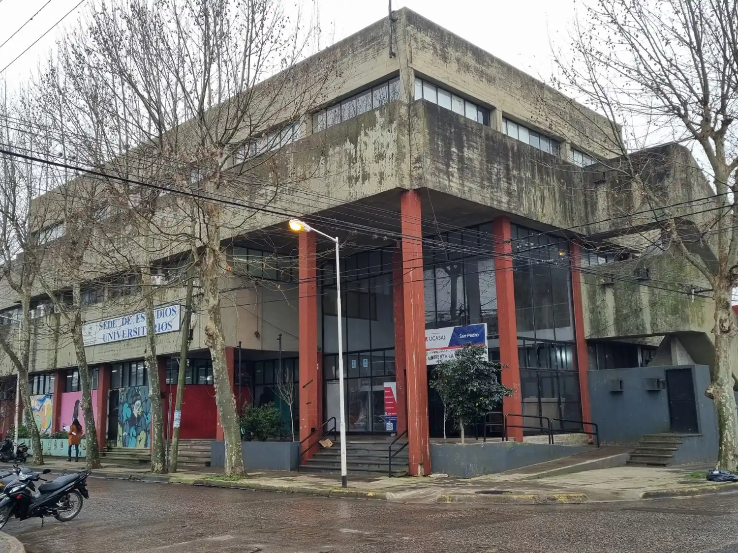 El ex Correo fue adquirido por el Estado local para destinarlo a educación.