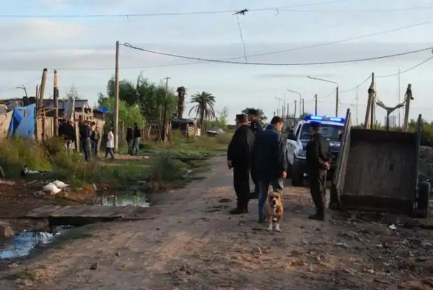 Allanaron dos casas del asentamiento por una pelea de menores