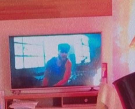Una familia salió a hacer mandados y entraron en su casa: se llevaron un televisor de 50 pulgadas