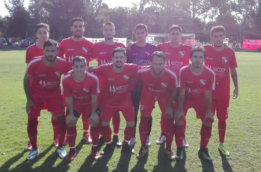 Fútbol local: el clásico de La Perla se tiñó de rojo