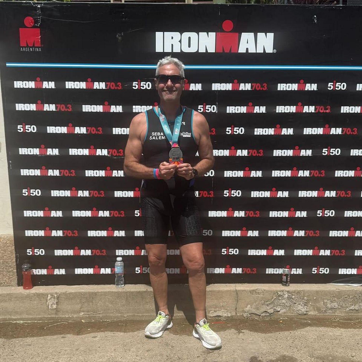 Medalla para el gualeguayense Sebastián Salem que particpó del Ironman 5150 en Gualeguaychú.