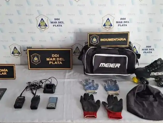 Diversos elementos fueron secuestrados durante el allanamiento realizado en Mar del Plata.