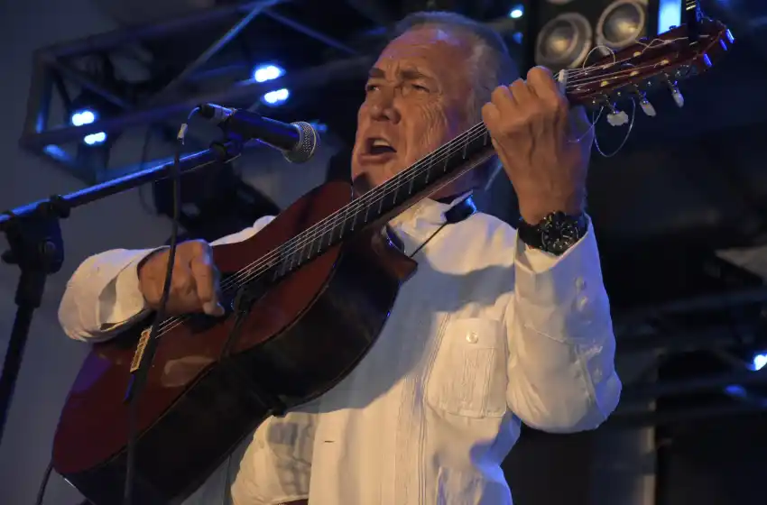 Un Chalchalero cerró una noche a puro folclore en Espacio Clarín