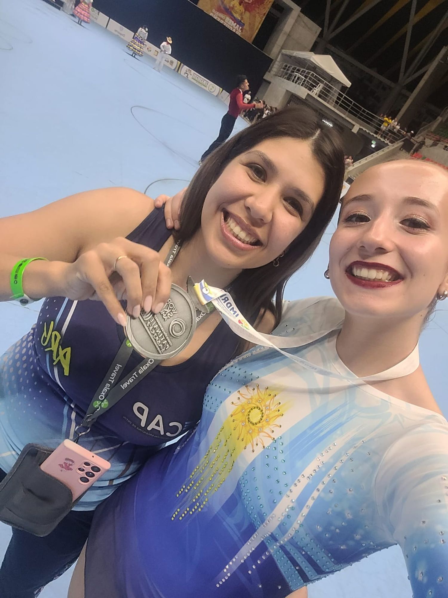 Necochenses. Sophie Lacoste junto a su entrenadora Romina Donadio Calvo