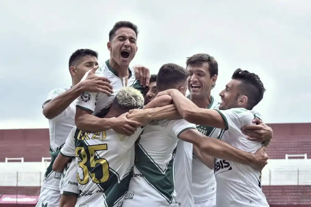 Banfield frenó a Lanús ganándole el clásico