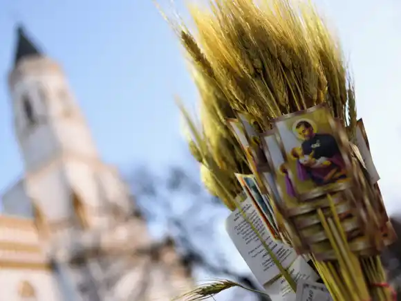 San Cayetano en Rosario: cortes, procesión y marcha de organizaciones sociales y gremios al Monumento