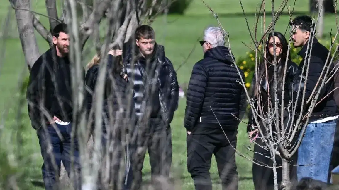 Lionel Messi decidió permanecer en Rosario junto a su familia.