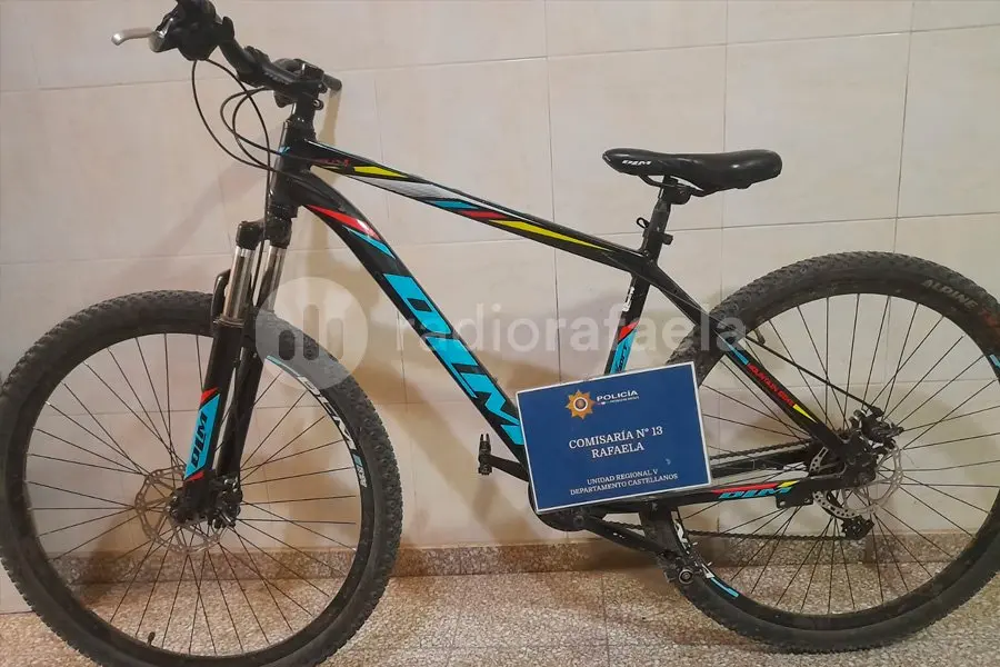 En una “copa de leche” de Rafaela encontraron una bici robada meses atrás