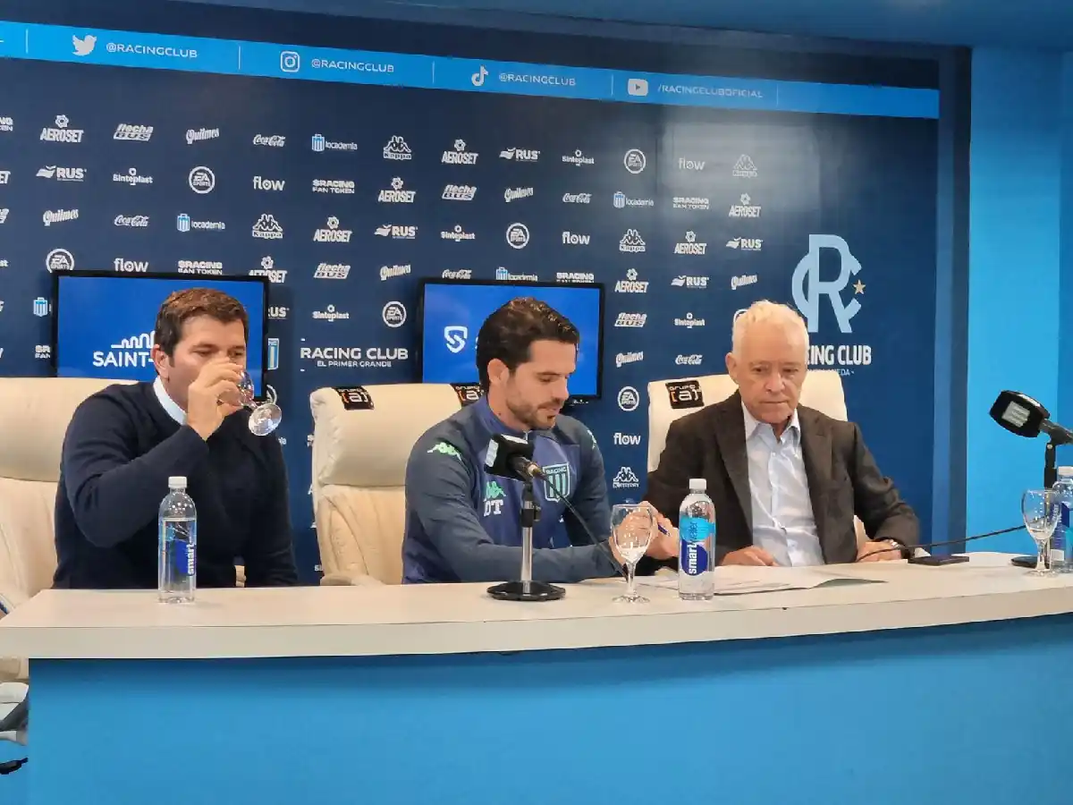 Gago renovó su contrato con Racing