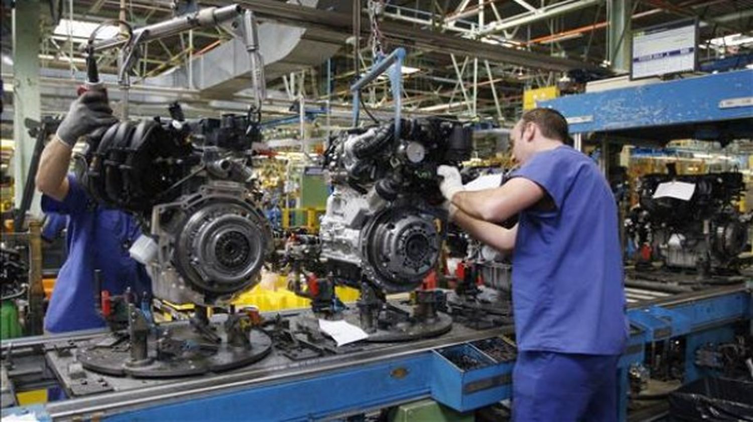 Según la UIA, la industria nacional cayó el 3,7% en abril