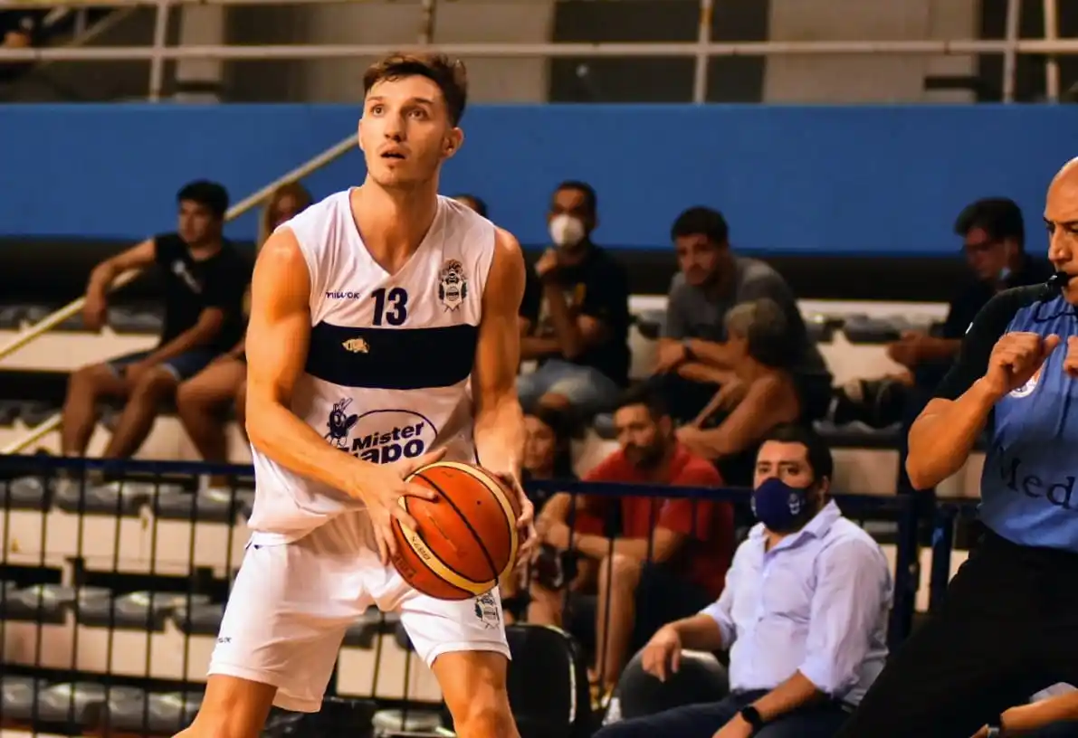 Acuña anotó 23 puntos ante Quilmes. (Foto gentileza Diario La Capital de Mar del Plata).