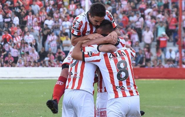 Con una goleada Instituto logró su primer triunfo como local