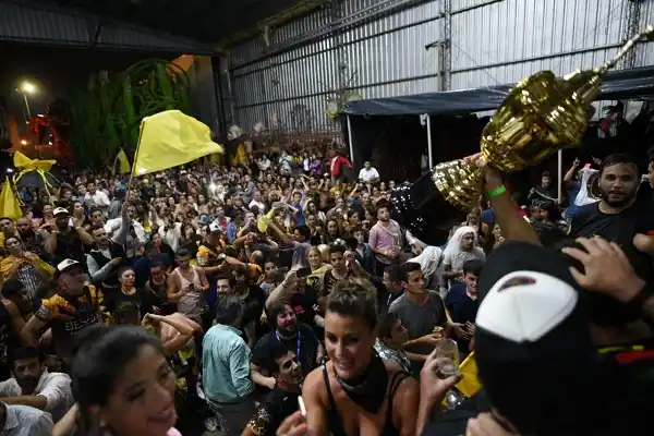 Ará Yeví se quedó con el tricampeonato del Carnaval del País