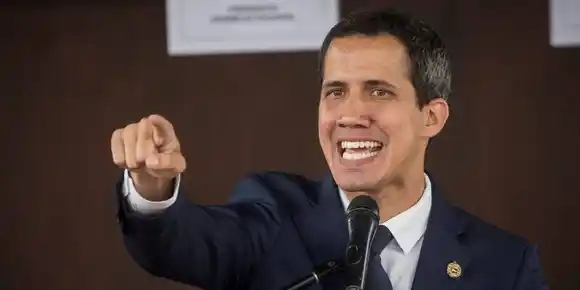 Guaidó a Saab: «Salió con las tablas en la cabeza»