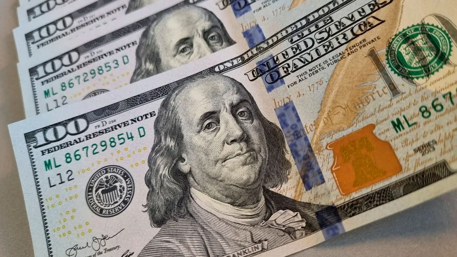 El dólar blue volvió a retroceder y cerró marzo con una caída de $20