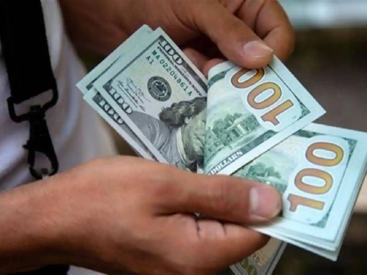 El dólar "blue" vuelve a dar un salto y se acerca otra vez a los $500