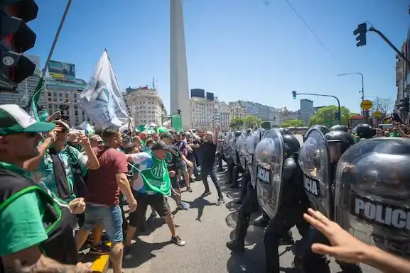 El Gobierno advirtió que garantizará la libertad de trabajo.