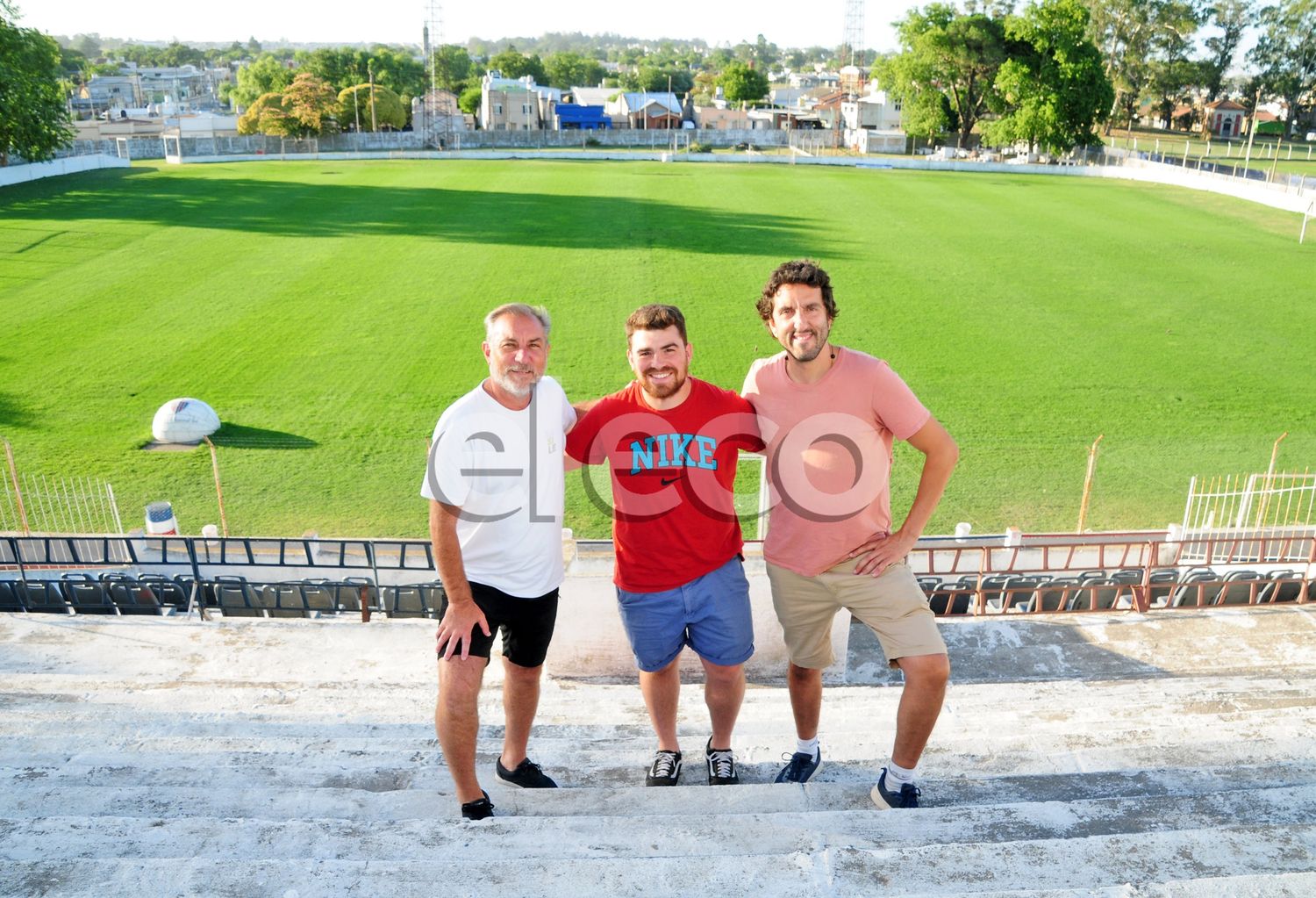 Martínez, Pintueles e Ibarra, en la tribuna del Dámaso Latasa.