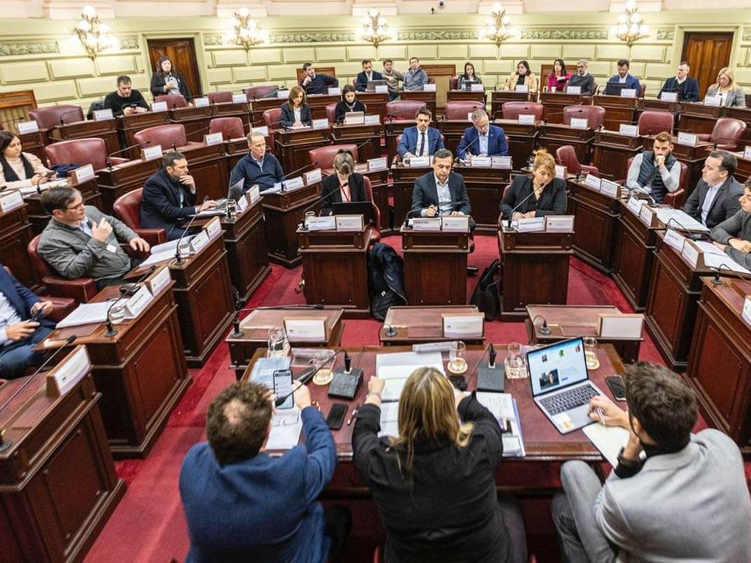 La oposición que abandona, no construye.
